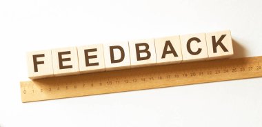 Kelime FEEDback ahşap yapı taşlarından yapıldı