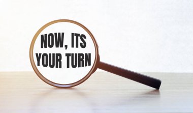 Şimdi büyüteç ve metin, tahta masa sırası sende..