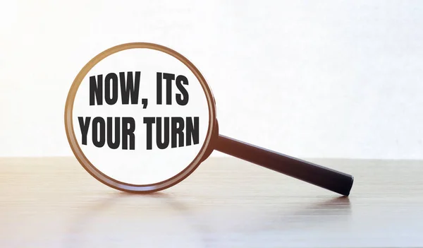 Şimdi büyüteç ve metin, tahta masa sırası sende..