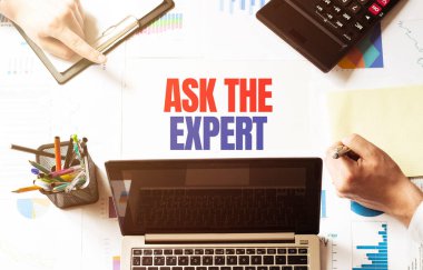 uzman iş adamlarından mali belgelerle ilgilenmelerini isteyin.