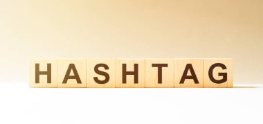 Sözcük HASHTAG ahşap yapı taşlarından yapıldı
