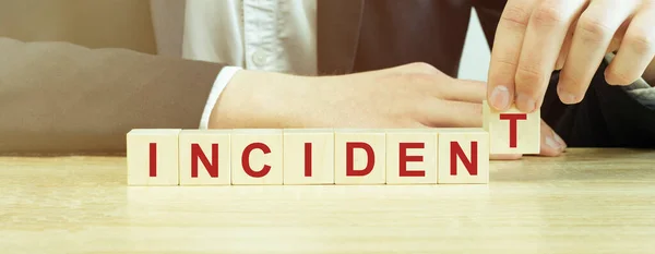 Adam ahşap bloklarla olay çıkardı.