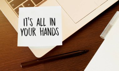 Dizüstü bilgisayardaki sözcük notlarının üst görünümü