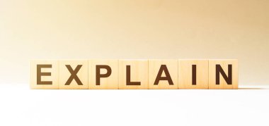 Adam bunu tahta bloklarla açıkladı.