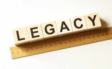 Kelime LeGACY ahşap yapı taşları ve kalas ile yapılır