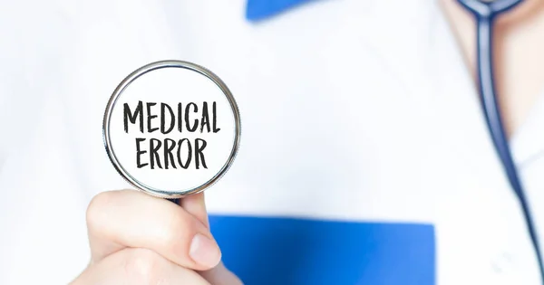 Medical Error Текст Написанный Стетоскопе Руках Врача Медицинская Концепция — стоковое фото