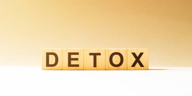 Tahta bloklardan yapılan kelime Detox, tıbbi konsept
