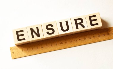 Kelime: Ahşap yapı taşlarından yapılmış.