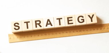 Kelime STRATEGY ahşap yapı taşları ile yapılır