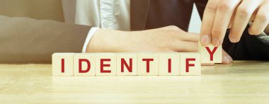 İnsanoğlu ahşap bloklarla kelime tanımlaması yaptı.