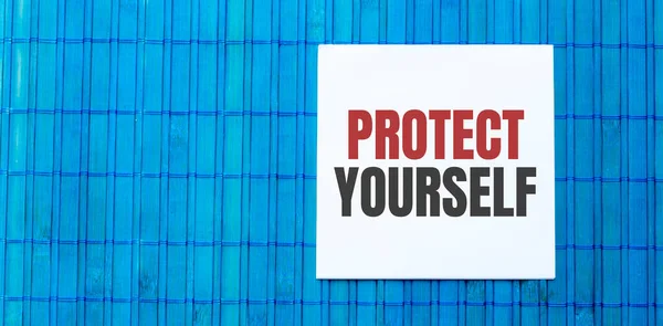 Üres Jegyzettömb Protect Yourself Szöveg Zöld Háttér — Stock Fotó