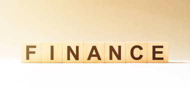 Kelime Finansmanı ahşap yapı taşlarıyla yapıldı