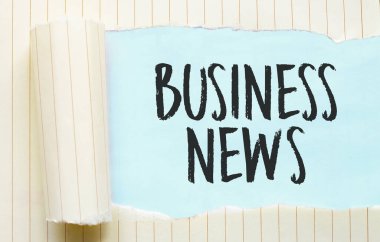 Yırtık beyaz kağıdın arkasında görünen BUSINESS NEWS