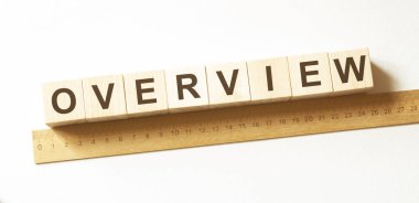 Kelime OVERVIEW ahşap yapı taşlarından yapılmış