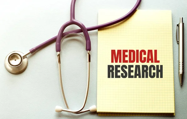 Purpurovém Pozadí Stetoskop Žlutým Seznamem Textem Medical Research — Stock fotografie