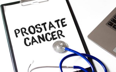 Doktor ve siyah kağıt tabak ve metin PROSTATE CANCER, Tıbbi konsept