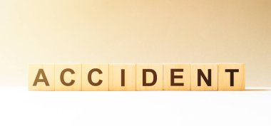 Kelime kazası ahşap yapı taşlarıyla yapılmış.