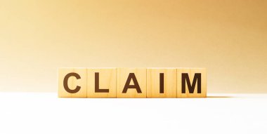 Kelime CLAIM ahşap yapı taşlarından yapılmış.