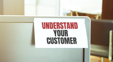 Bilgisayara yapışkan bir not. BİR SÜRTÜRÜNÜZ İLE SİZİN