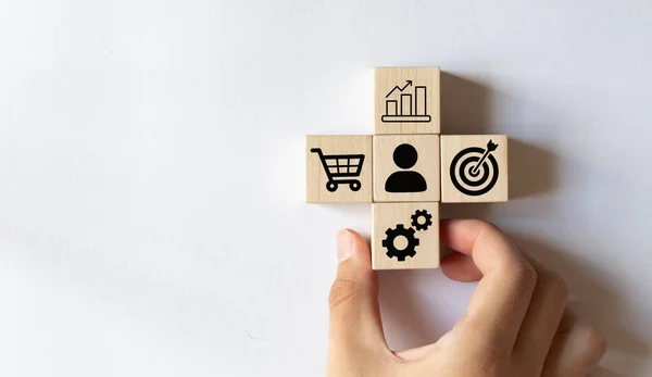 Satış hacmi artışı işi başarıya ulaştırır. Elinizde ikon hedefli odun küpü ve alışveriş arabası sembolü olur..