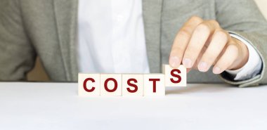 KOSTS 'ler ahşap yapı taşlarından yapılmış.