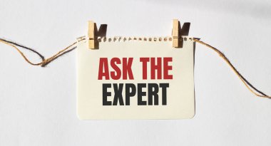 Uzmana sor mesajı olan bir kart. Diyagram ve beyaz arkaplan