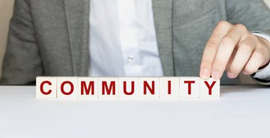 Kelime eşleşmesi ahşap yapı taşlarıyla yapılır