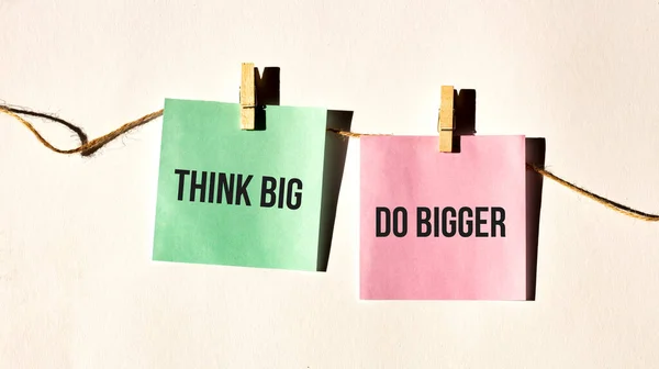 Think Big Bigger Text Words Inscription Yellow Sticker Note White — Stock Photo, Image