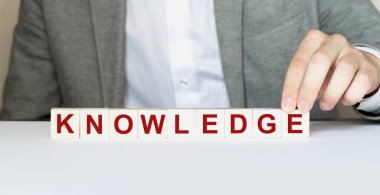 Kelime, ahşap yapı taşlarından yapılmıştır.