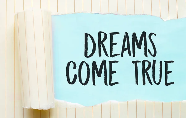 Texten Dreams Come True Visas Bakom Rivna Vitpapper — Stockfoto