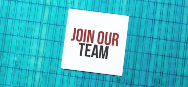 Mavi ahşap arka planda ekibimize katılın