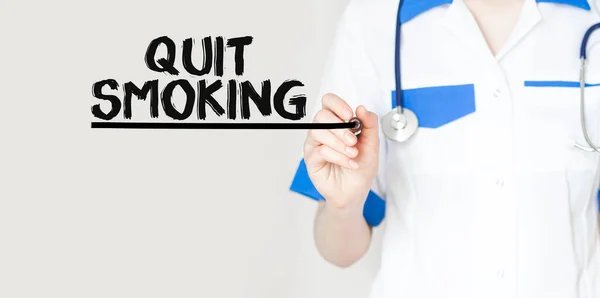 Doctor Writing Text Quit Smoking Marker Medical Concept — Stock Photo, Image