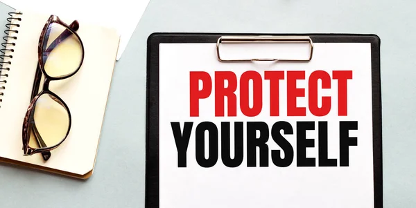 Bedrijfsconcept Notitieboek Met Tekst Protect Yourself Vel Wit Papier Voor — Stockfoto