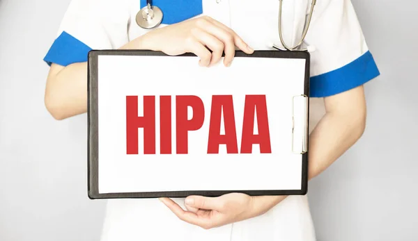 Doctor Holding Paper Plate Text Hipaa Medical Concept — Stock Photo, Image