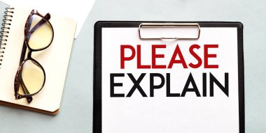 İş konsepti. Not defteri beyaz arkaplanda gözlük, notlar için beyaz kağıt lütfen açıklama