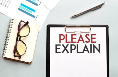 İş konsepti. Not defteri beyaz arkaplanda gözlük, notlar için beyaz kağıt lütfen açıklama