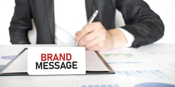 Podnikatel Držící Kartu Textem Brand Message — Stock fotografie