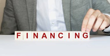 Kelime finansmanı ahşap yapı taşlarından yapılır