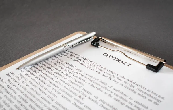 Carta Penna Contract Scrivania Legno — Foto Stock