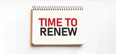 Yenilenmek için metin zamanı ile not et. Beyaz arka plan. İş dünyası