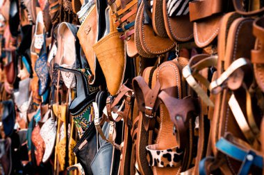 MARRAKECH MEDINA Marketinde El Yapımı Deriler Ayakkabı