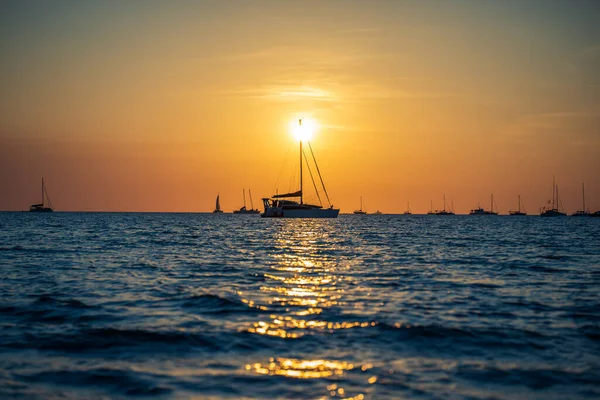 Zeilboten op Vesteys strand — Stockfoto