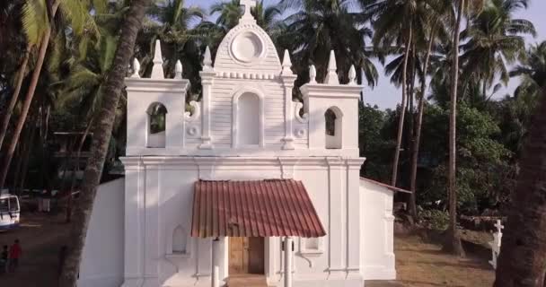 Zoom Sur Église Blanche Rurale Dans Jungle Inde Travers Les — Video