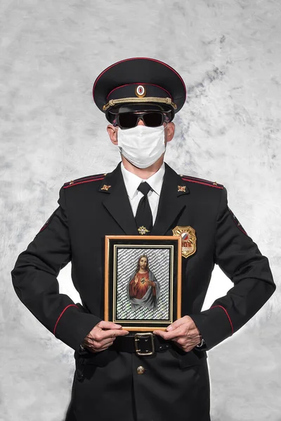 Лейтенант Русской Полиции Летней Темной Форме Полицейским Значком Белой Медицинской — стоковое фото