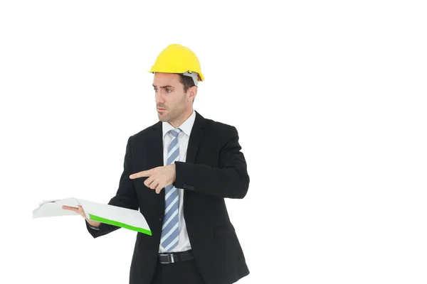 Przystojny Inteligentny Inżynier Czarnym Garniturze Noszący Żółty Kapelusz Inżyniera Bezpieczeństwa — Zdjęcie stockowe