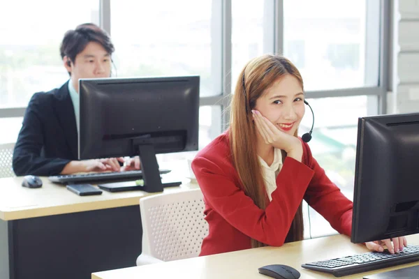 Geschäftsfrau Call Center Und Technische Support Mitarbeiter Mit Headset Lächeln — Stockfoto