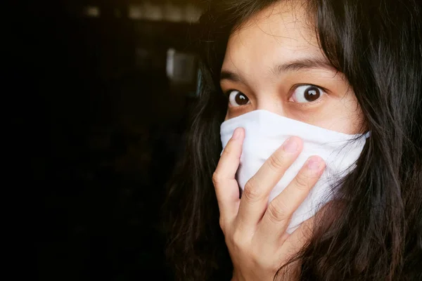 Asiatica Donna Tailandese Indossa Una Maschera Stoffa Bianca Prevenire Virus — Foto Stock