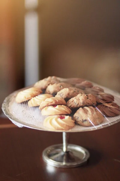 Leckere Plätzchen Süße Dessertdekoration Auf Dem Tisch Bei Der Hochzeitszeremonie — Stockfoto