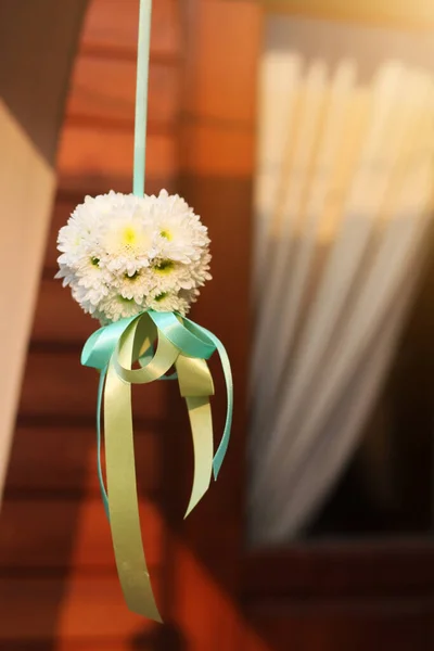 Flores Ramo Blanco Con Cinta Colgante Decoración Ceremonia Boda — Foto de Stock