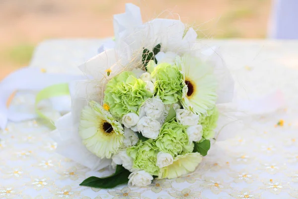 Ramo Flores Blancas Para San Valentín Concepto Celebración — Foto de Stock